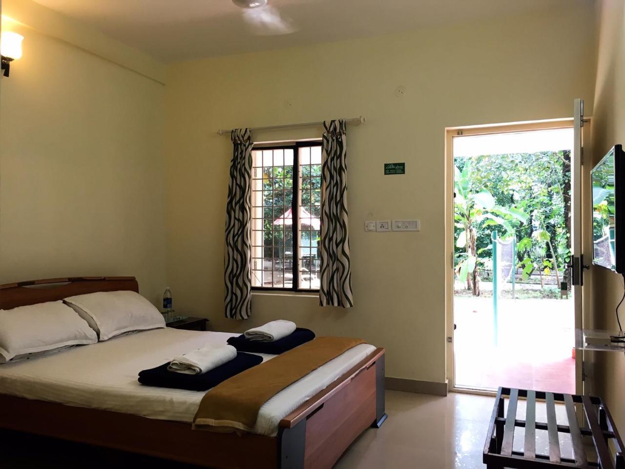 Palm Grove Service Villa Kochi Екстериор снимка