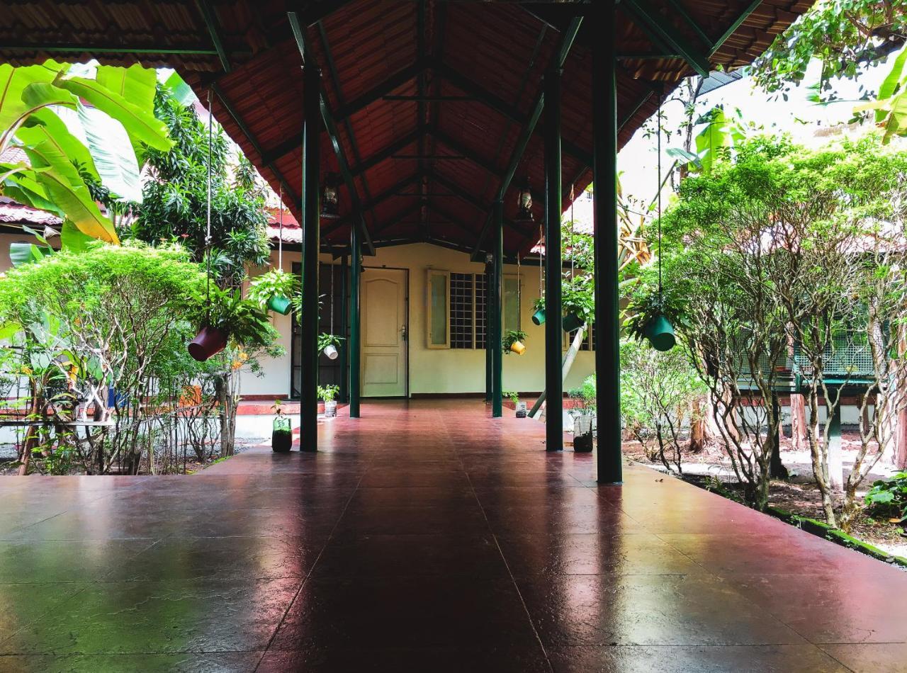 Palm Grove Service Villa Kochi Екстериор снимка